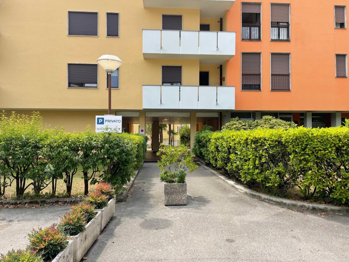 Appartamento Spazioso Con 3 Camere Da Letto Riva del Garda Buitenkant foto