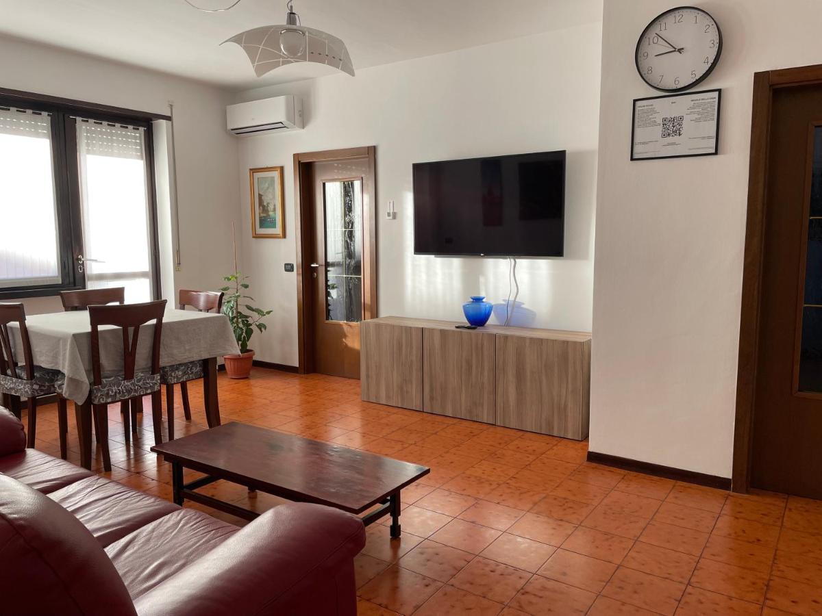 Appartamento Spazioso Con 3 Camere Da Letto Riva del Garda Buitenkant foto