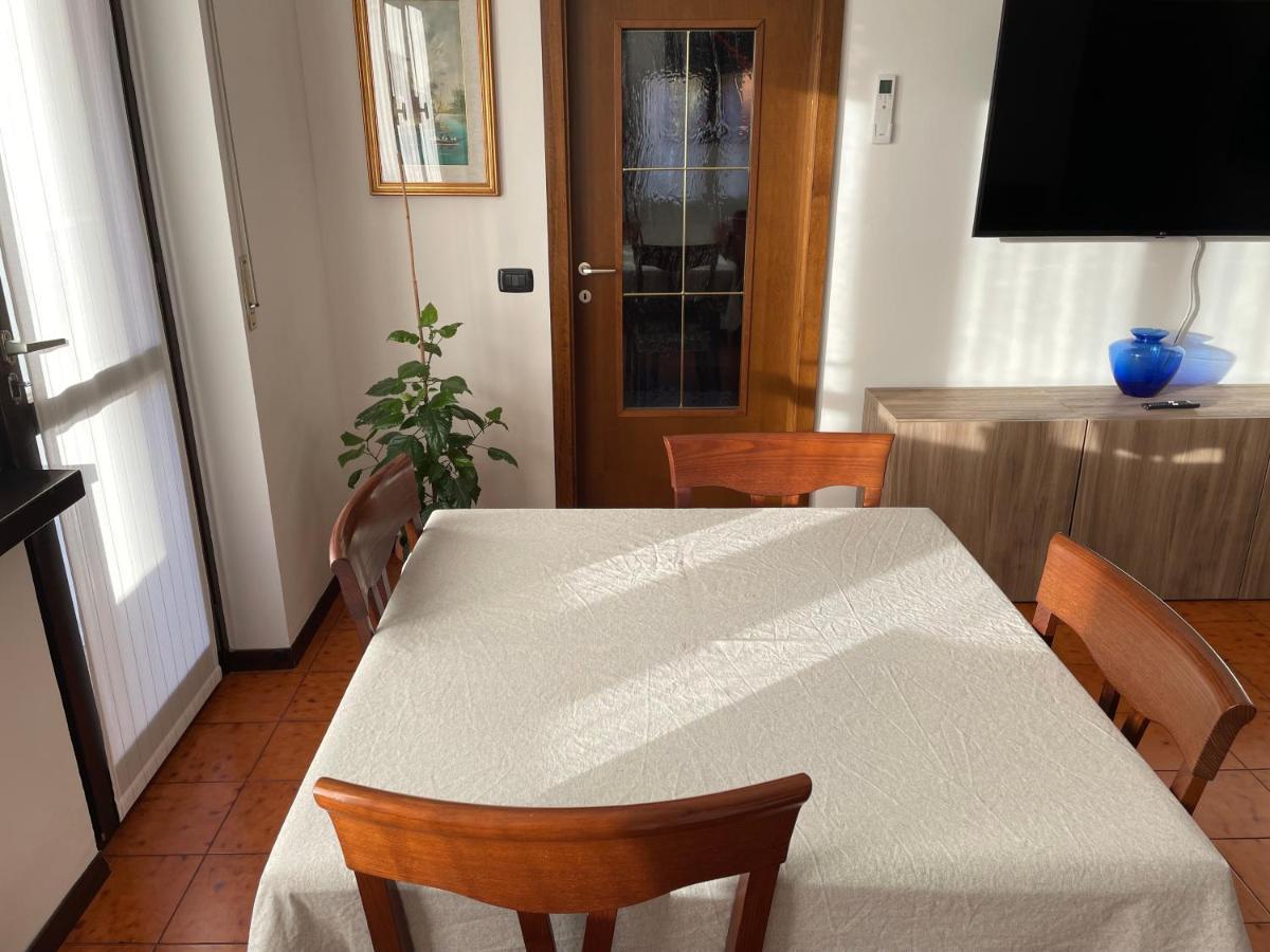 Appartamento Spazioso Con 3 Camere Da Letto Riva del Garda Buitenkant foto