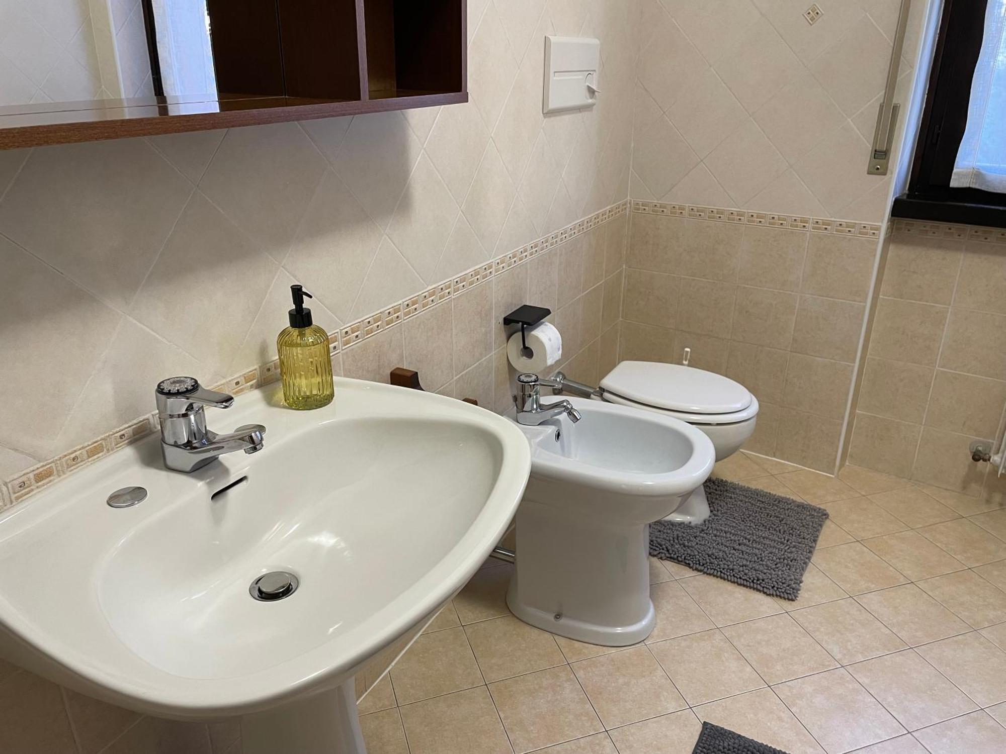 Appartamento Spazioso Con 3 Camere Da Letto Riva del Garda Buitenkant foto
