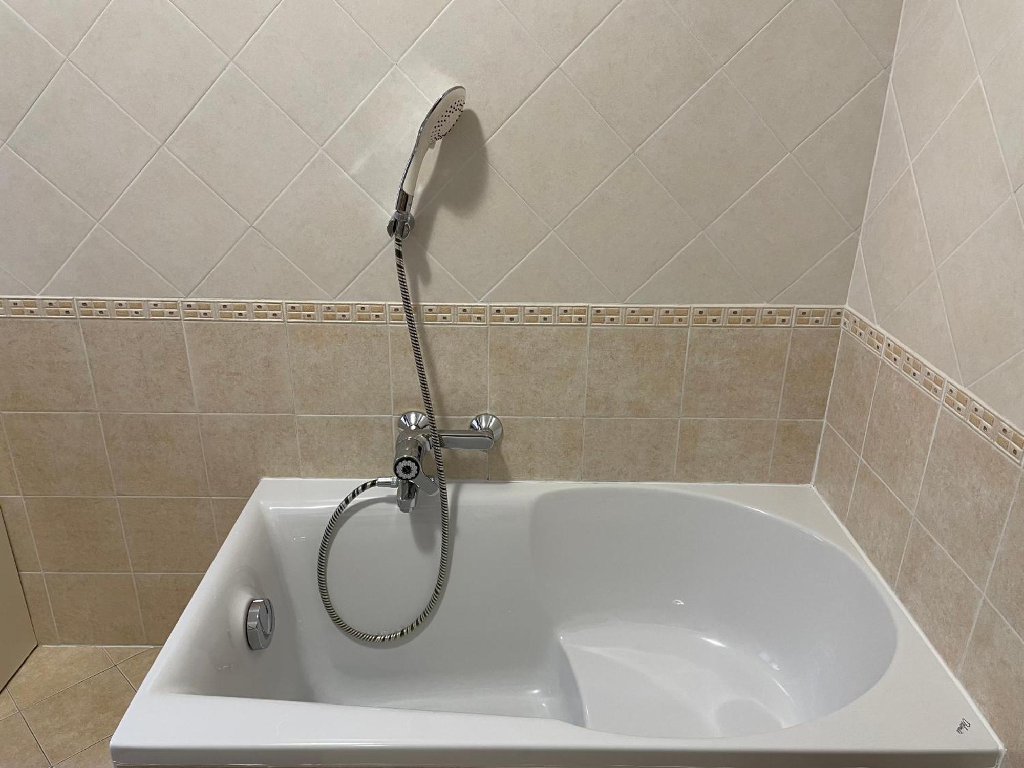Appartamento Spazioso Con 3 Camere Da Letto Riva del Garda Buitenkant foto
