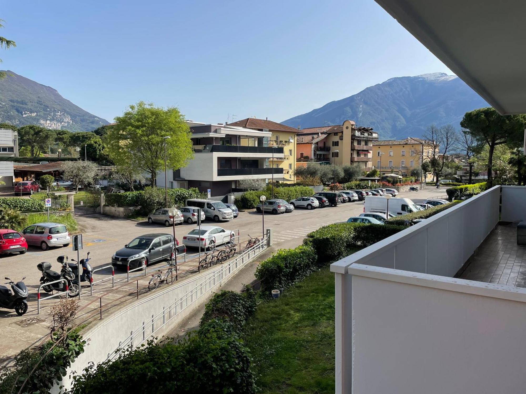 Appartamento Spazioso Con 3 Camere Da Letto Riva del Garda Buitenkant foto
