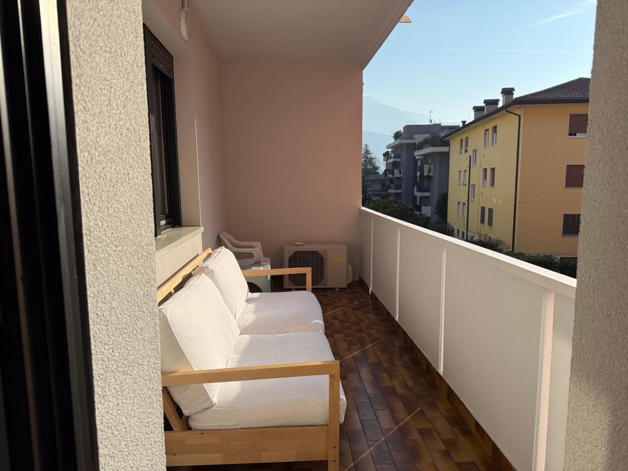 Appartamento Spazioso Con 3 Camere Da Letto Riva del Garda Buitenkant foto
